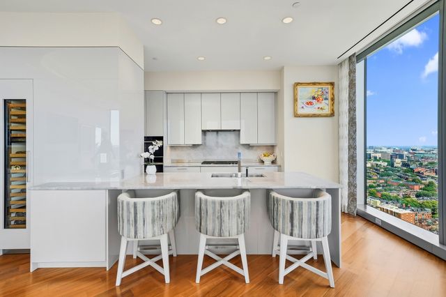 1 Dalton St 3205, Boston, MA 02199