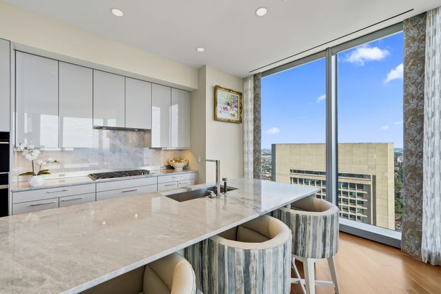 1 Dalton St 3205, Boston, MA 02199