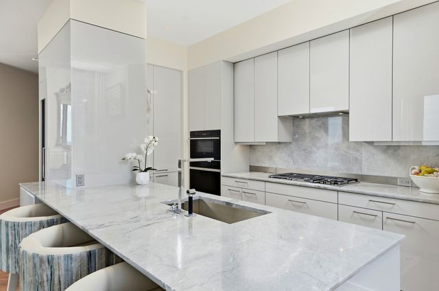 1 Dalton St 3205, Boston, MA 02199