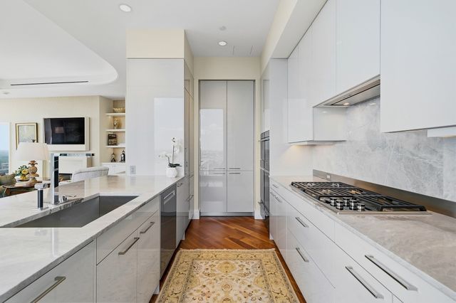 1 Dalton St 3205, Boston, MA 02199