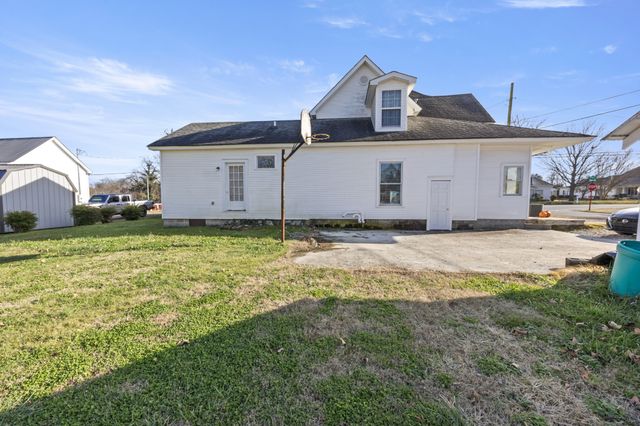 202 W Main St, Decherd, TN 37324