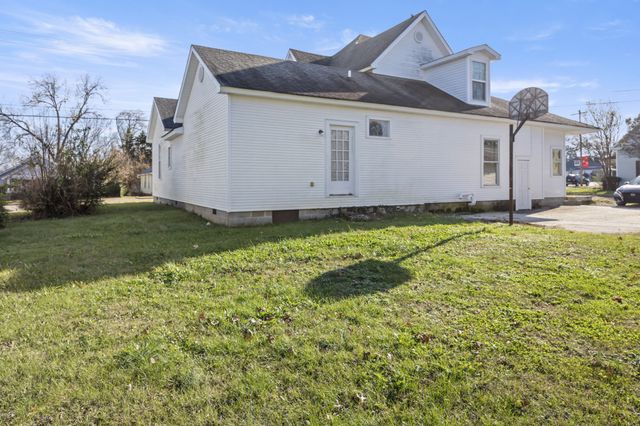 202 W Main St, Decherd, TN 37324