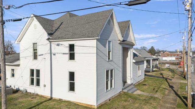 202 W Main St, Decherd, TN 37324