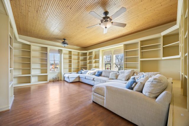 202 W Main St, Decherd, TN 37324