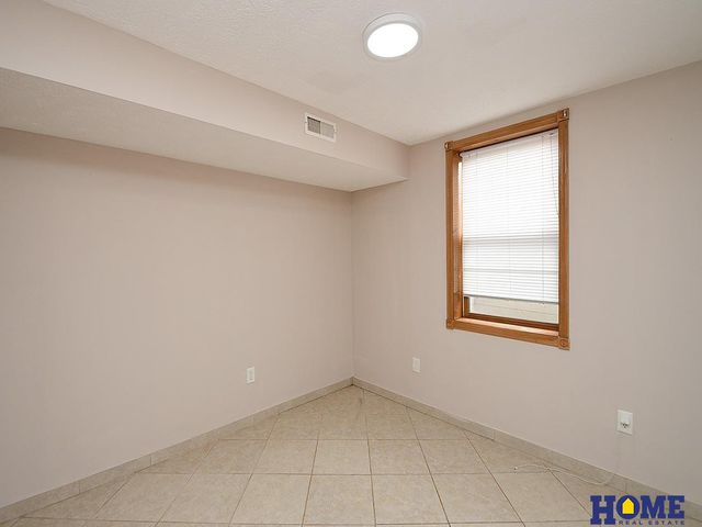 2336 NW 46th Street, Lincoln, NE 68528