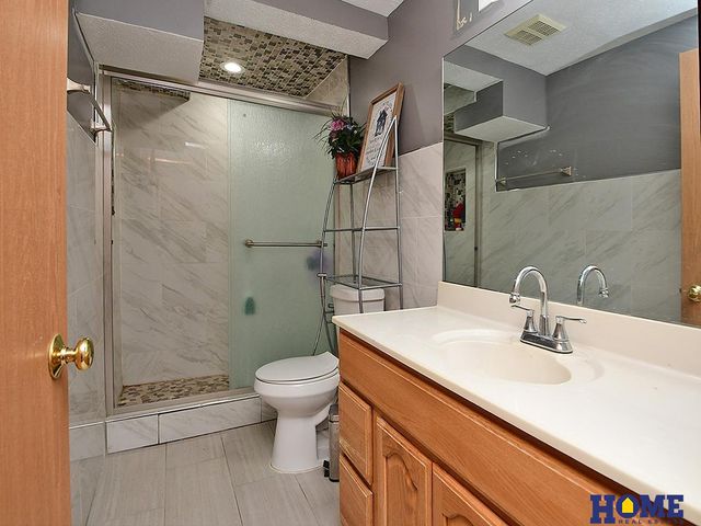 2336 NW 46th Street, Lincoln, NE 68528