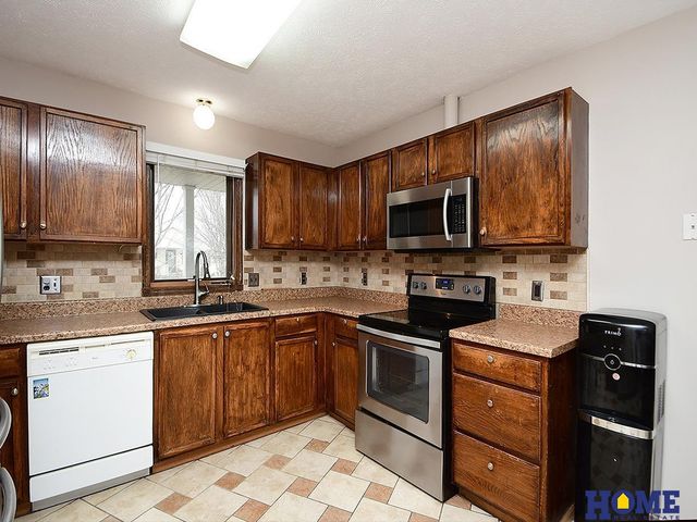 2336 NW 46th Street, Lincoln, NE 68528