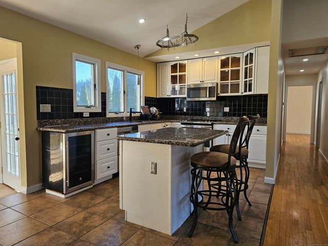 11 Brookfield Drive, Shelton, CT 06484