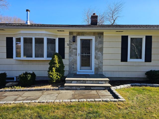 11 Brookfield Drive, Shelton, CT 06484