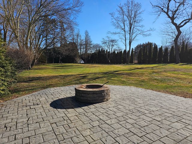 11 Brookfield Drive, Shelton, CT 06484