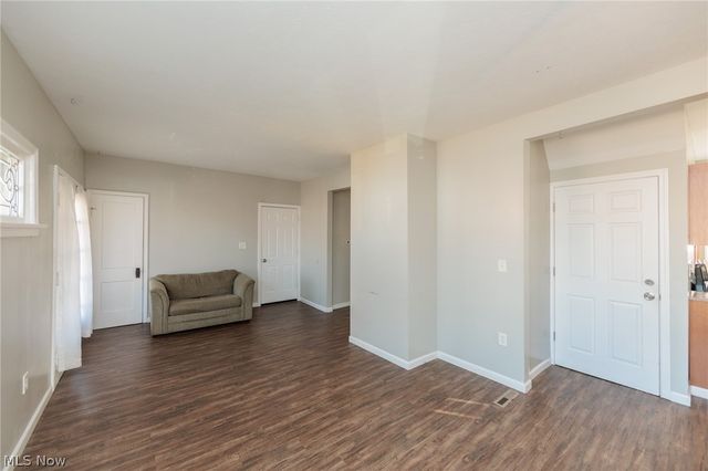 2035 Chesterland Avenue, Lakewood, OH 44107
