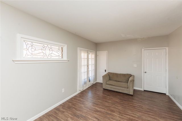 2035 Chesterland Avenue, Lakewood, OH 44107