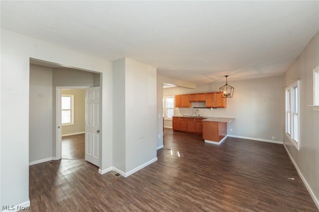 2035 Chesterland Avenue, Lakewood, OH 44107