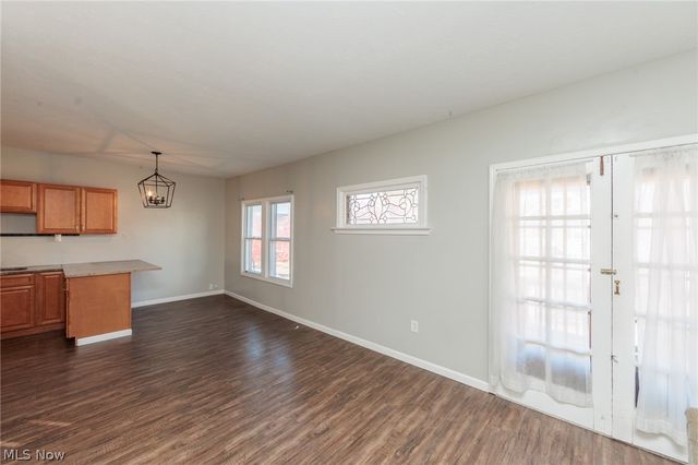 2035 Chesterland Avenue, Lakewood, OH 44107