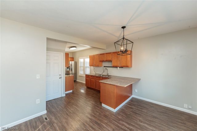 2035 Chesterland Avenue, Lakewood, OH 44107