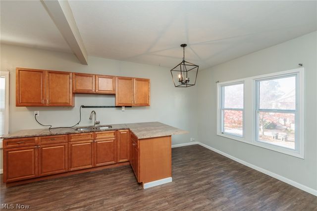 2035 Chesterland Avenue, Lakewood, OH 44107