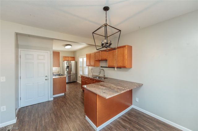 2035 Chesterland Avenue, Lakewood, OH 44107