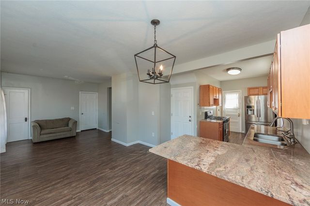 2035 Chesterland Avenue, Lakewood, OH 44107