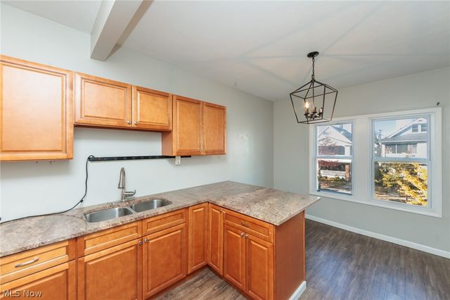 2035 Chesterland Avenue, Lakewood, OH 44107