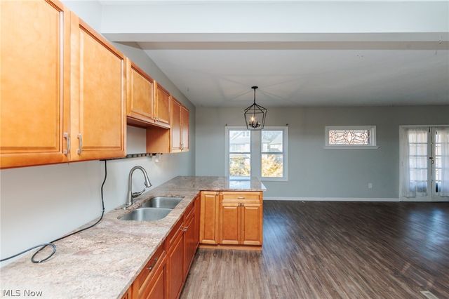 2035 Chesterland Avenue, Lakewood, OH 44107