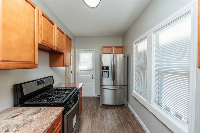 2035 Chesterland Avenue, Lakewood, OH 44107