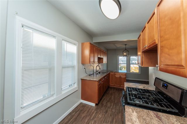 2035 Chesterland Avenue, Lakewood, OH 44107