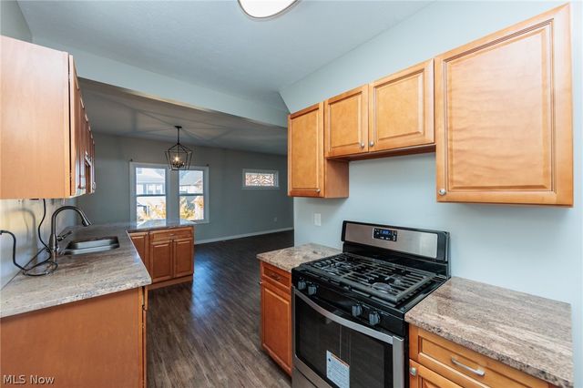 2035 Chesterland Avenue, Lakewood, OH 44107