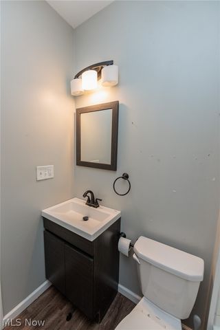 2035 Chesterland Avenue, Lakewood, OH 44107