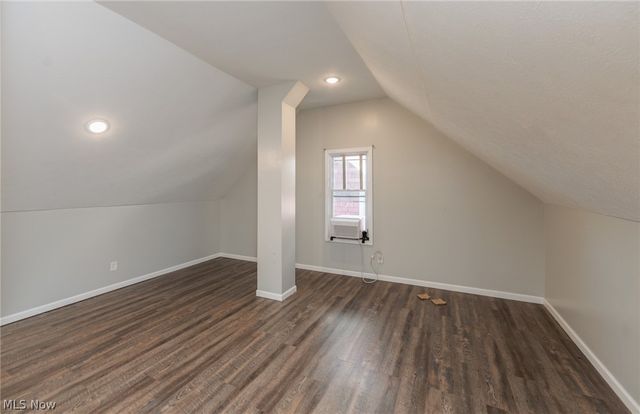 2035 Chesterland Avenue, Lakewood, OH 44107