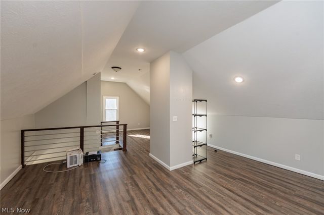 2035 Chesterland Avenue, Lakewood, OH 44107