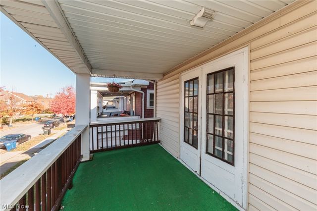 2035 Chesterland Avenue, Lakewood, OH 44107