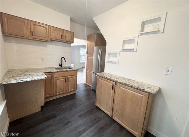 2035 Chesterland Avenue, Lakewood, OH 44107