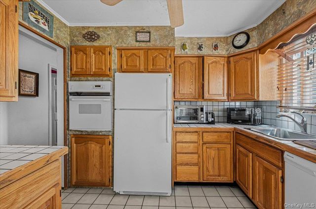 37 Westchester Avenue, West Babylon, NY 11704