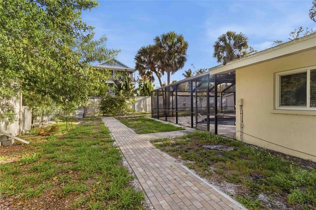 617 CALLE DE PERU, Sarasota, FL 34242