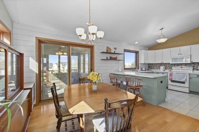 639 N Woods Edge Drive, Oregon, WI 53575