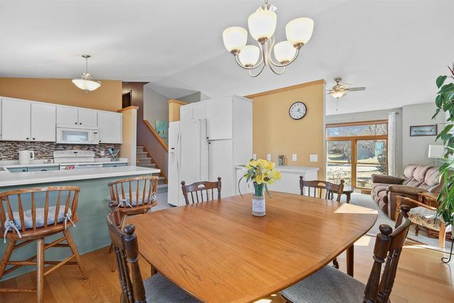 639 N Woods Edge Drive, Oregon, WI 53575