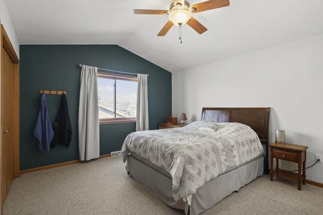 639 N Woods Edge Drive, Oregon, WI 53575