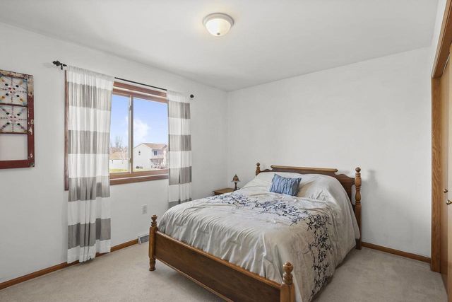 639 N Woods Edge Drive, Oregon, WI 53575