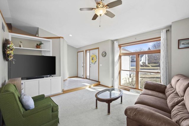 639 N Woods Edge Drive, Oregon, WI 53575