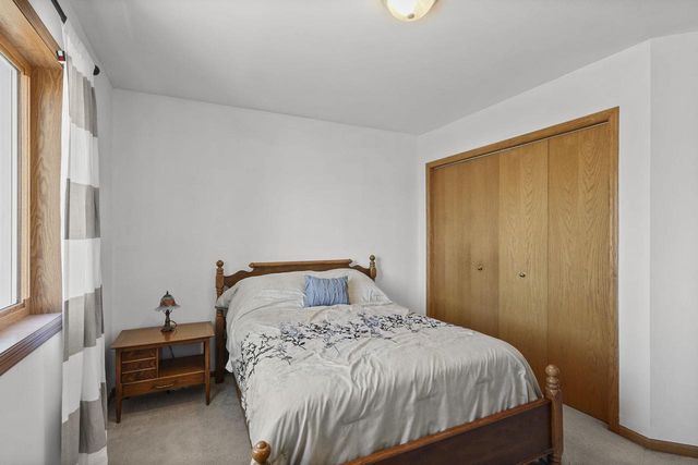 639 N Woods Edge Drive, Oregon, WI 53575