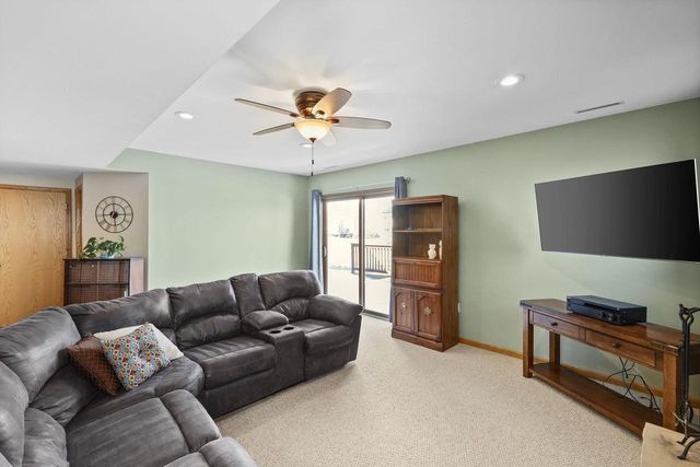 639 N Woods Edge Drive, Oregon, WI 53575