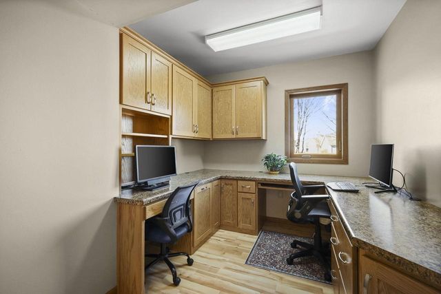 639 N Woods Edge Drive, Oregon, WI 53575