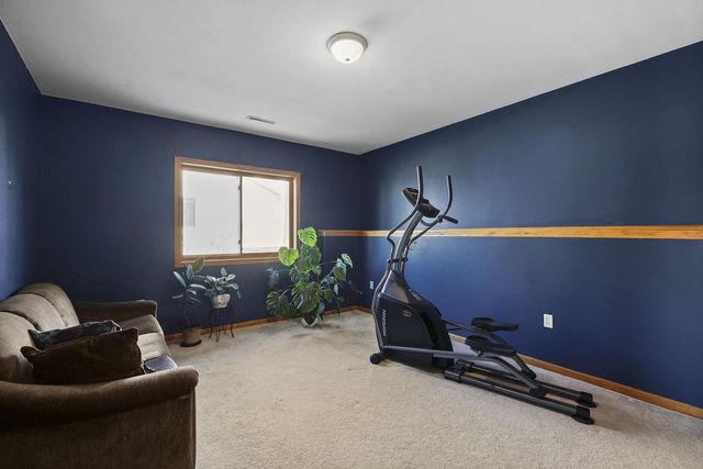 639 N Woods Edge Drive, Oregon, WI 53575