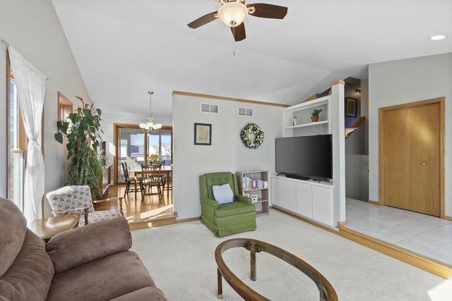 639 N Woods Edge Drive, Oregon, WI 53575