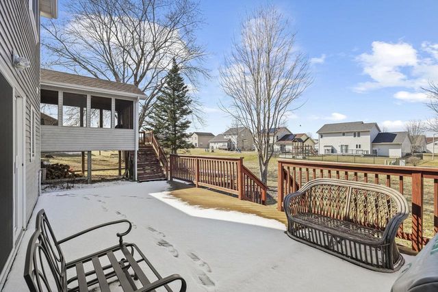 639 N Woods Edge Drive, Oregon, WI 53575