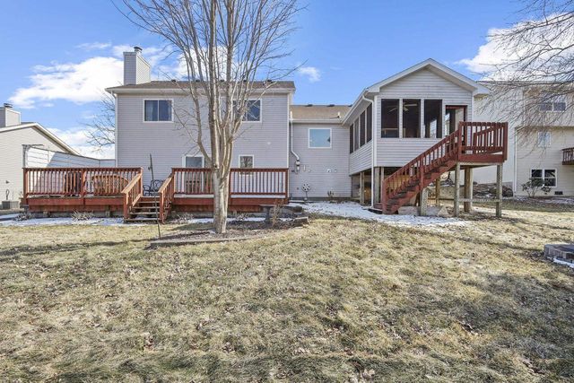 639 N Woods Edge Drive, Oregon, WI 53575