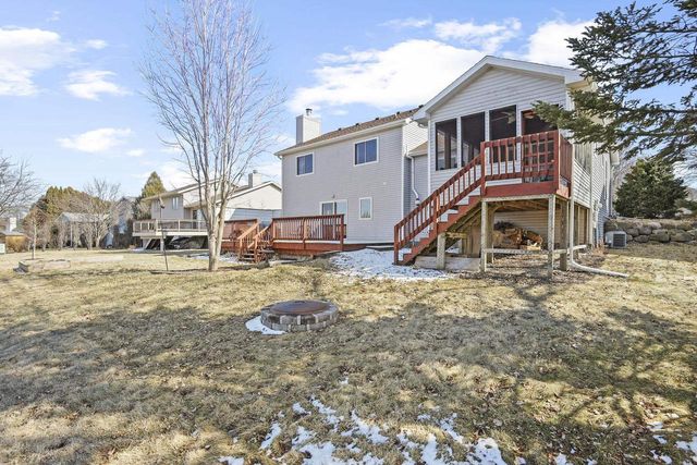 639 N Woods Edge Drive, Oregon, WI 53575
