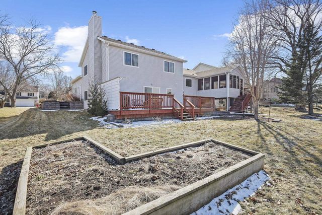 639 N Woods Edge Drive, Oregon, WI 53575