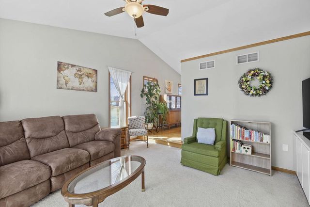 639 N Woods Edge Drive, Oregon, WI 53575