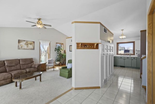 639 N Woods Edge Drive, Oregon, WI 53575